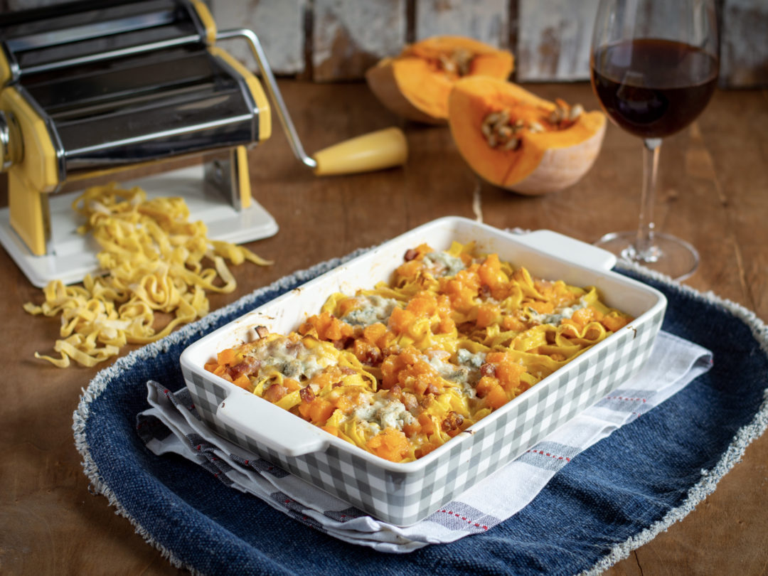 ricetta fettuccine fatte in casa con zafferano, pancetta e gorgonzola