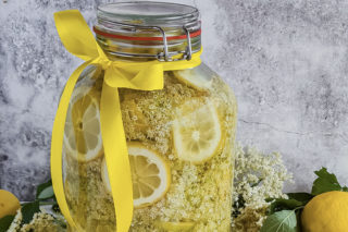Foto dello sciroppo di sambuco e limone con ricetta