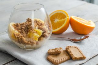 foto ricetta crema al mascarpone e arancia con biscotti
