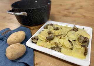 Ricetta contorno di carciofi e patate in padella
